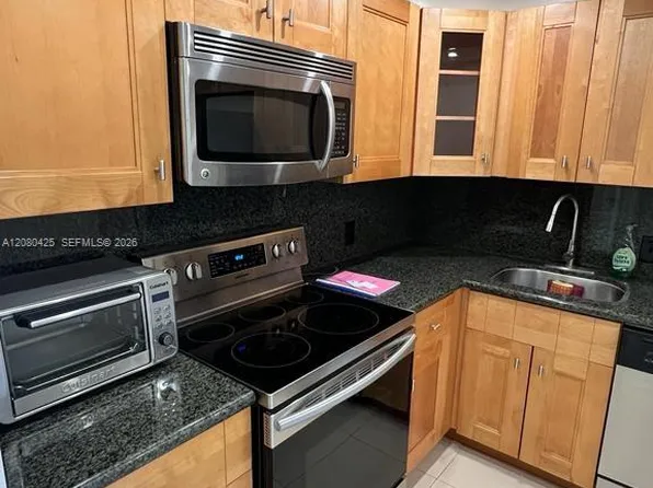 20500 W Country Club Dr APT 204, Aventura, FL 33180