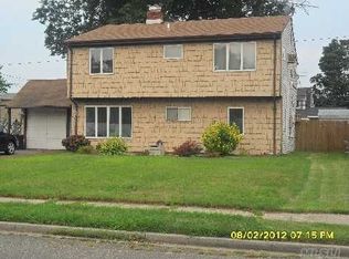 56 Saddler Ln, Levittown, NY 11756