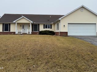 1469 Circle Dr, Millbury, OH 43447