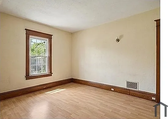 211 Adams St — Photo 11