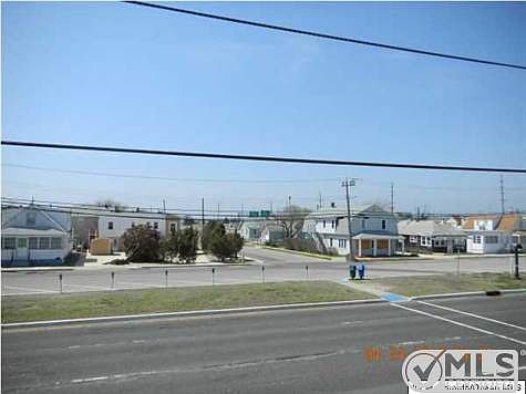 4th image of 1812 NE Central Ave #2F