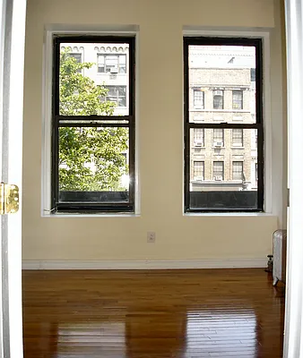 Rented by City Connections Realty | media 37