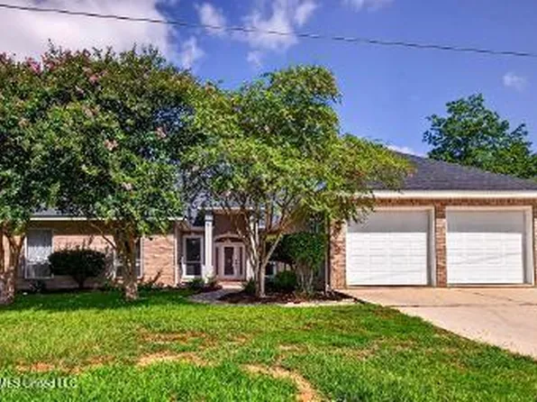 56135 Diamondhead Dr E, Diamondhead, MS 39525