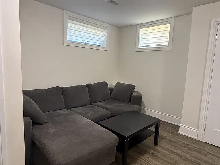 25 Westbourne Ave #BASEMENT — Photo 10