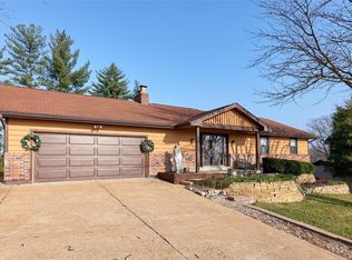 111 Sir Moss Ln, Fenton, MO 63026
