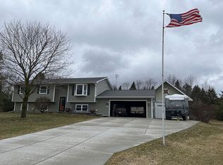 1827 Rolling Meadows St, Pinckney, MI 48169