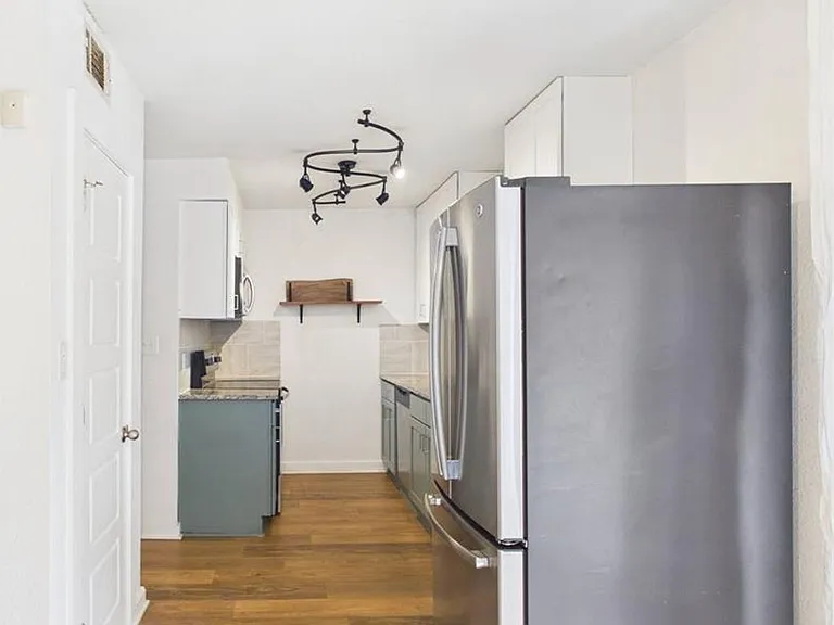 6211 Manor Rd #107 — Photo 31