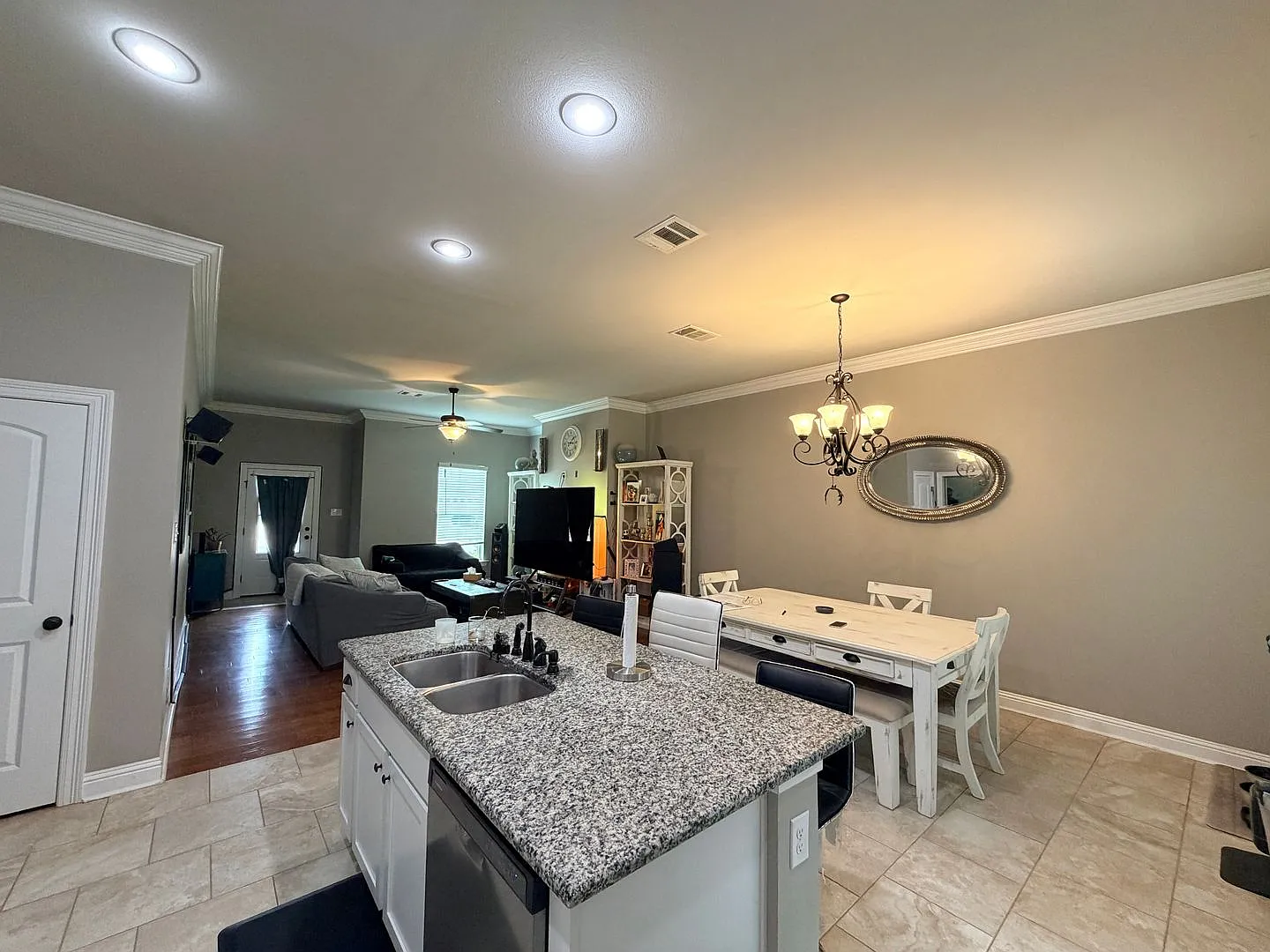 $300. off the first month rent... Minutes to Barksdale Air Force Base... — Photo 4