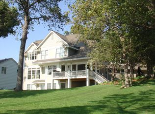 2933 Casco Point Rd, Wayzata, MN 55391