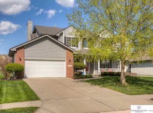 2518 Pinehurst Cir, Papillion, NE 68133