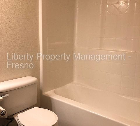 2nd image of 609 Pear St