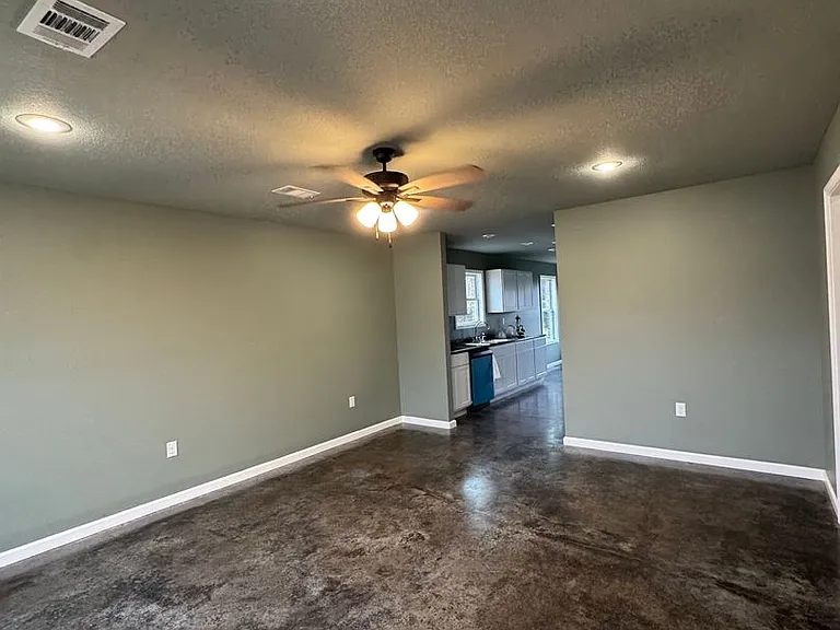 526 Maple St — Photo 10