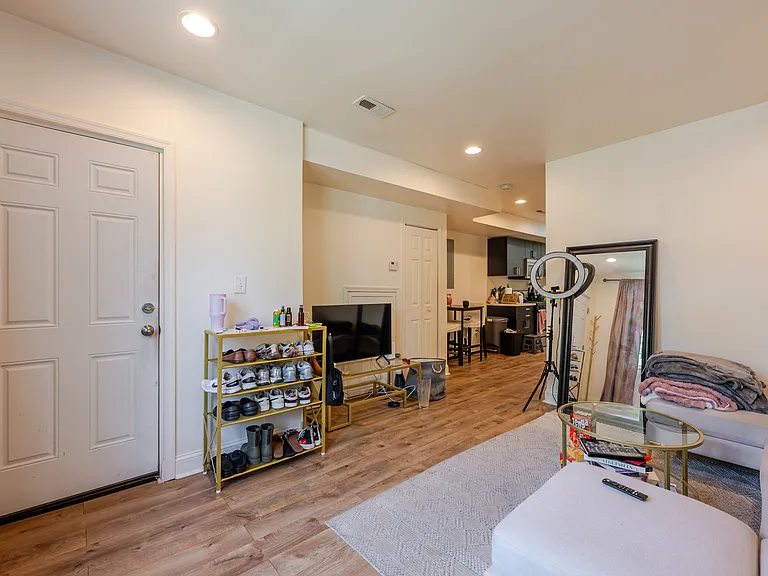 1909 M St NE #2 — Photo 20