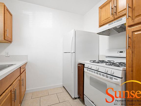 4th image of 4417 Illinois St
