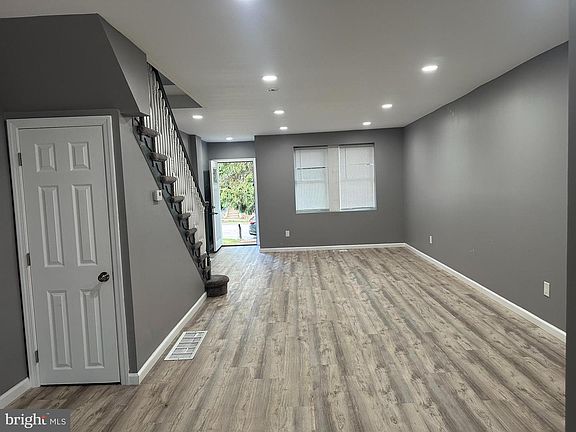 3rd image of 1438 Knorr St