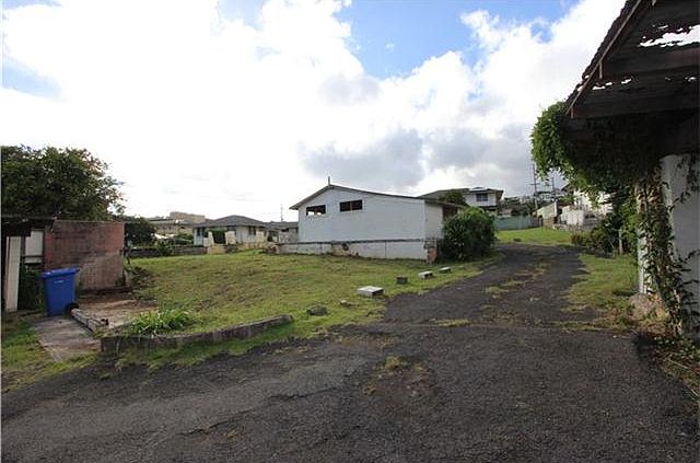 2nd image of 2289 Liliha St