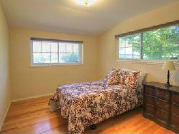 3rd image of 1604 Hillsdale Ave