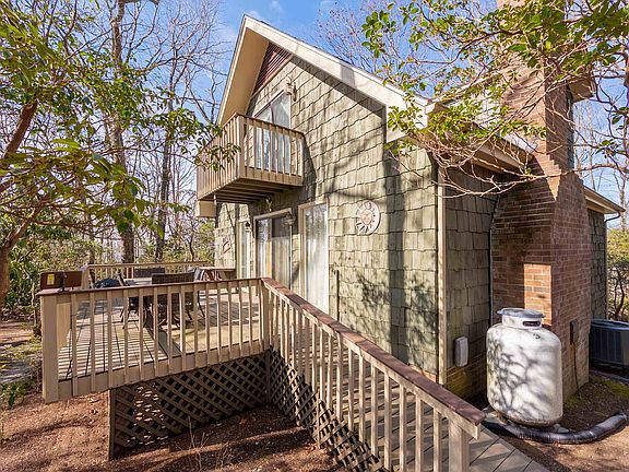 3rd image of 12 Laurel Ln