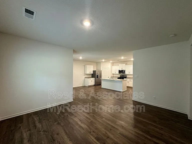 180 Driftwood Loop — Photo 2