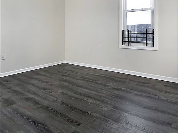4th image of 246 Columbia Ave #1R