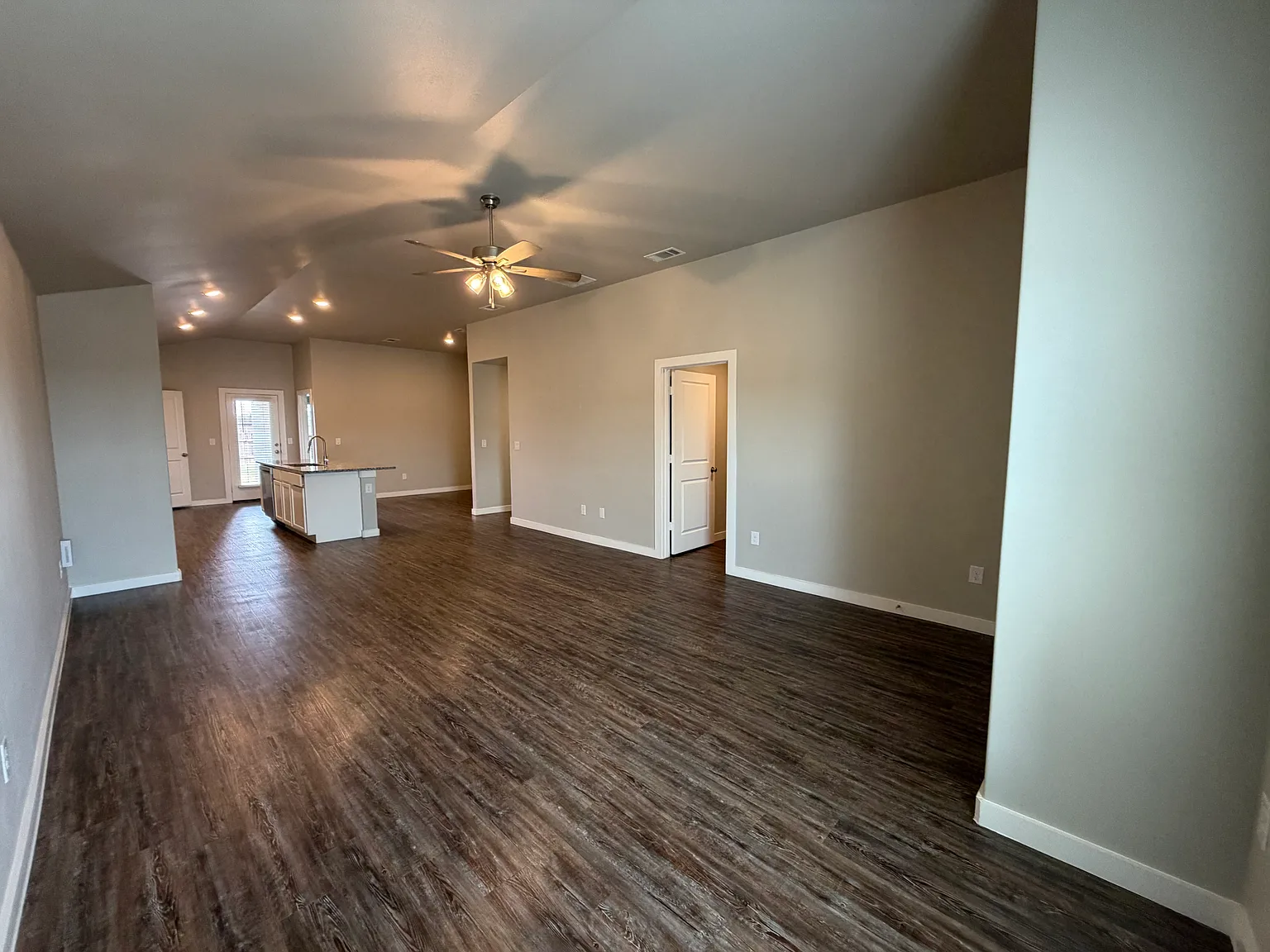 3 bed, 1552 sqft, $1,800 — Photo 4