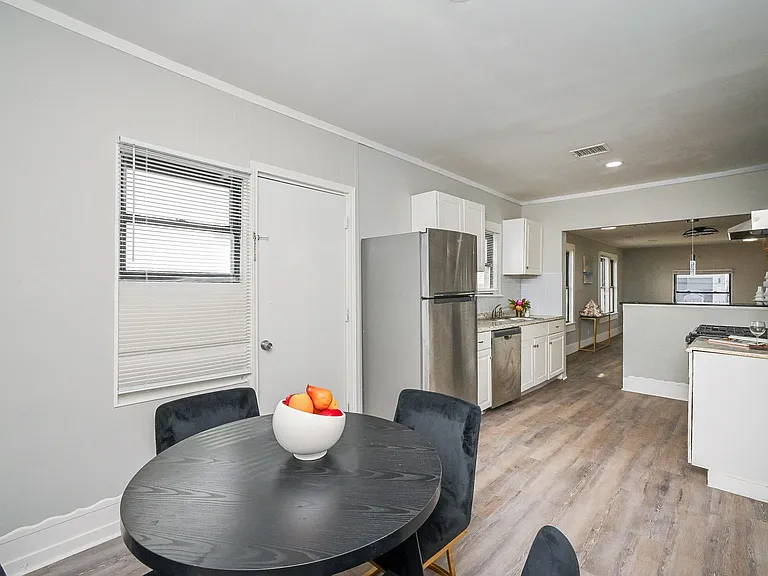 1507 Laird St — Photo 10