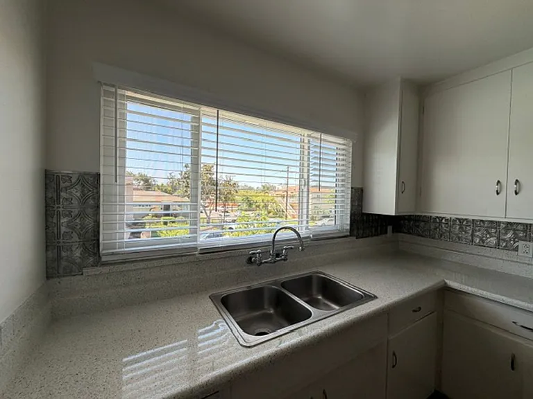 Welcome to the Dailey Court Apartments! — Photo 16