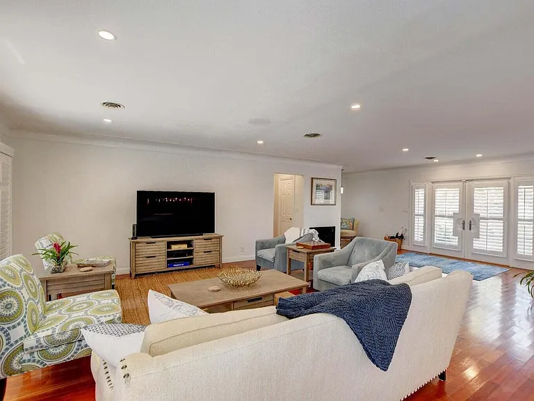 2700 Spanish River Rd — Photo 8