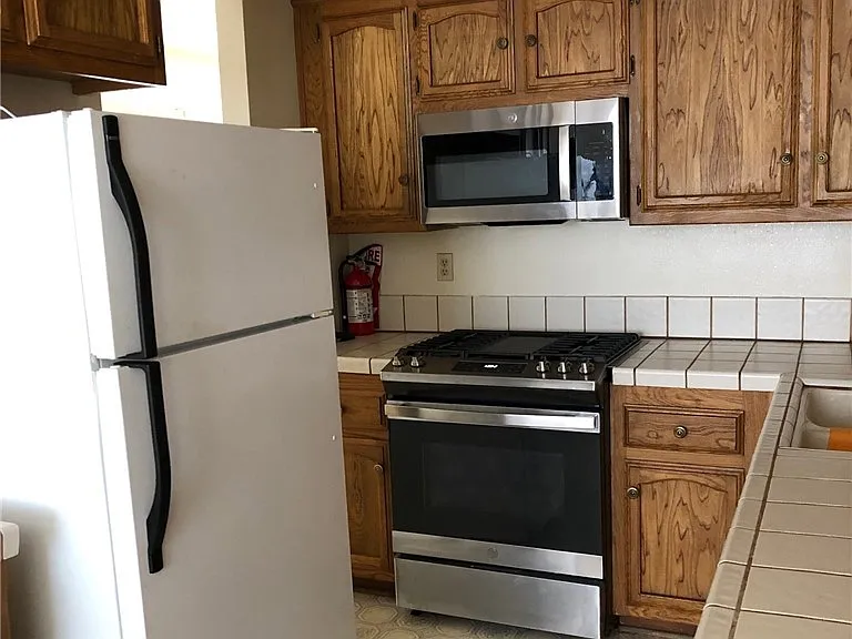 1813 Newport Ave — Photo 5
