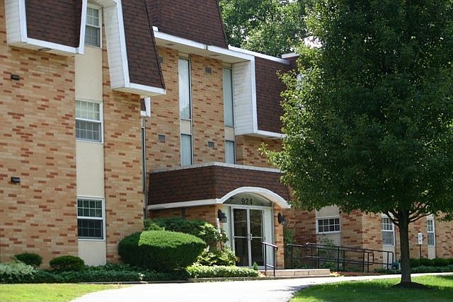 1st image of 924 Memorial Pkwy APT 311