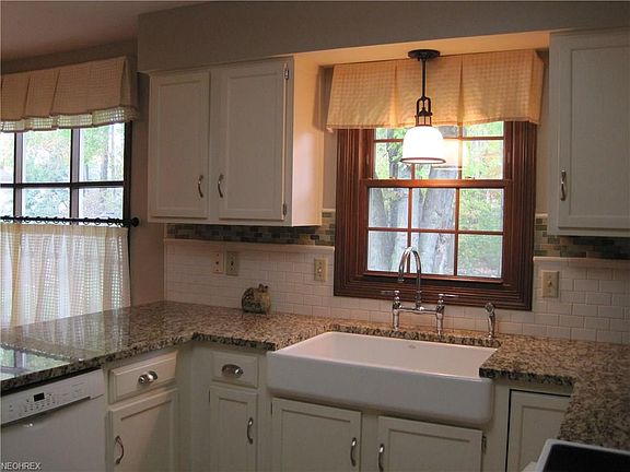 4th image of 4055 Brewster Dr