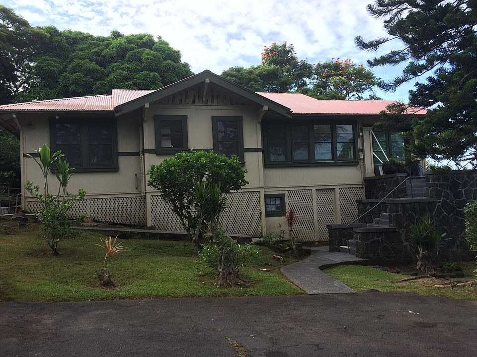 Side of the house facing the driveway