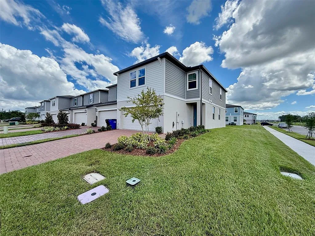 3 bed, 2.5 bath, 1798 sqft, $2,250 — Photo 1