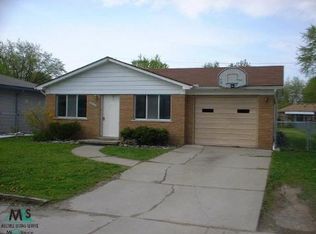 24834 E Trombley St, Harrison Township, MI 48045