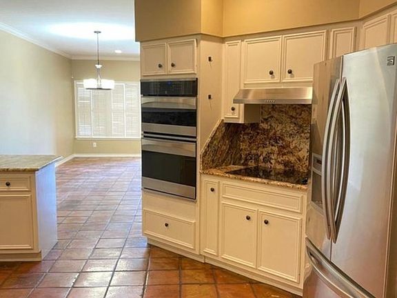 5th image of 6009J Country Club Dr