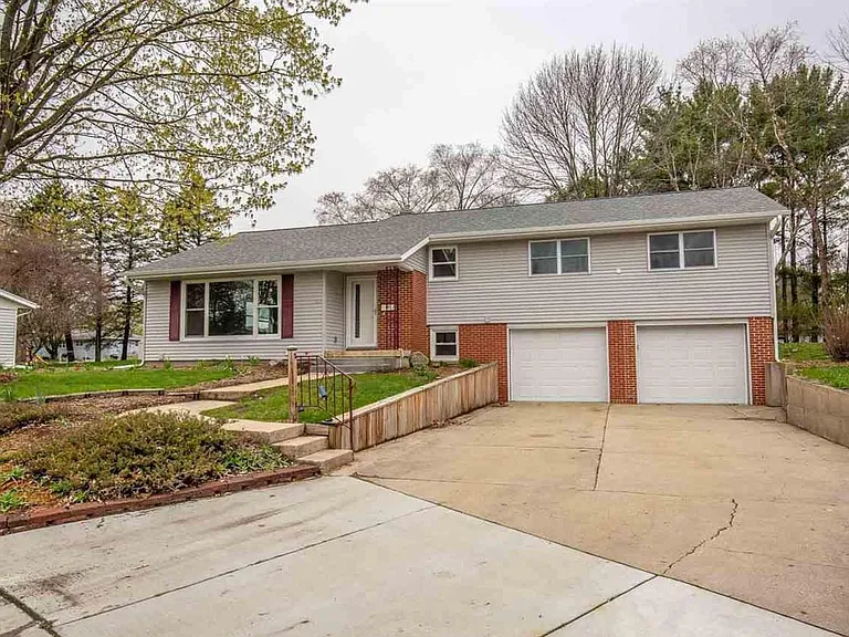 364 E Mac Arthur St — Photo 1