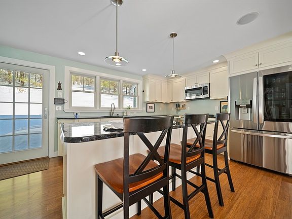 3rd image of 5 Tuxbury Ln