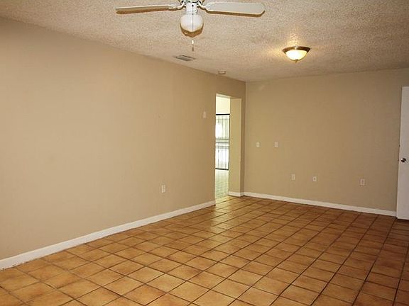 4th image of 843 Windbrook Dr