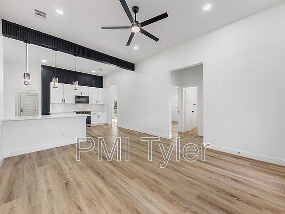 3rd image of 1247 Bonham St