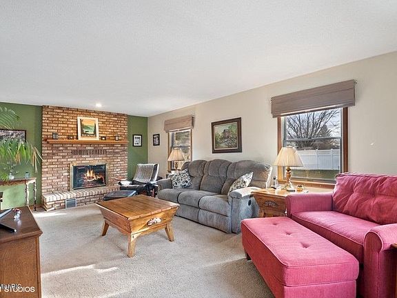 4th image of 1417 Deerfield St