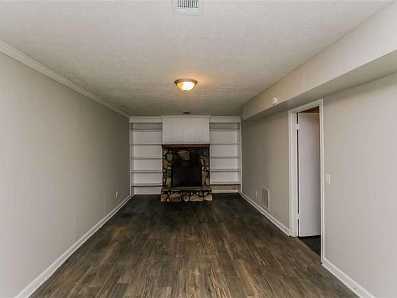 3rd image of 4532 E Elmhurst Dr