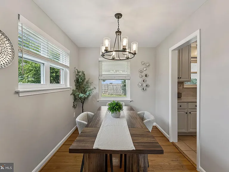 109 Falls Ave — Photo 4