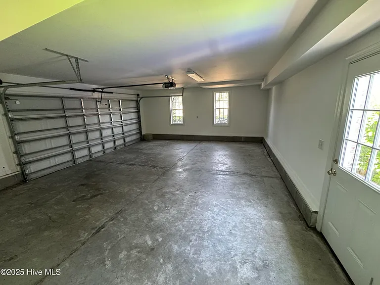 1052 Stonebridge Ln — Photo 22