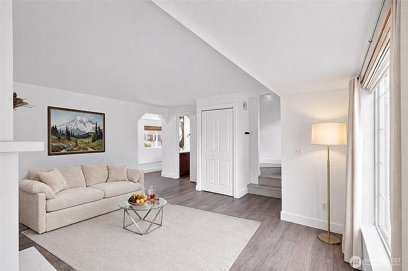 5th image of 908 Baysinger Place
