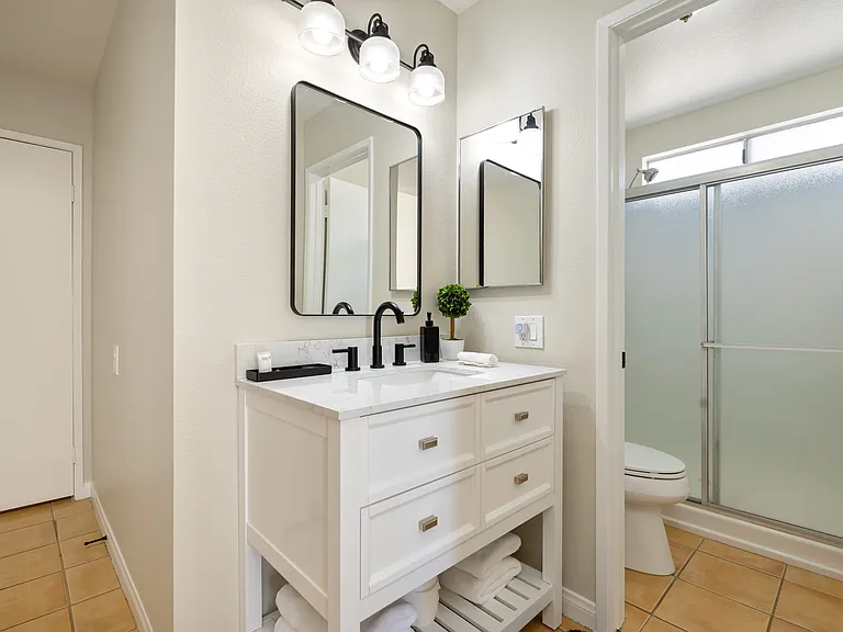 864 S Mountain View Dr — Photo 20
