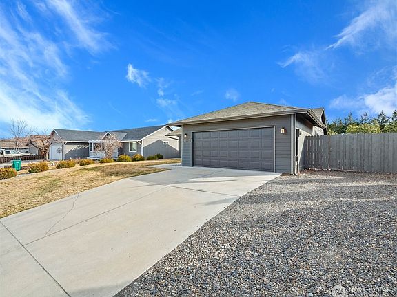 2nd image of 2502 Aviation Drive