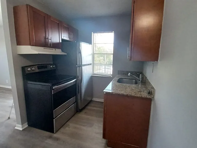 1015 NE 17th Ave — Photo 4