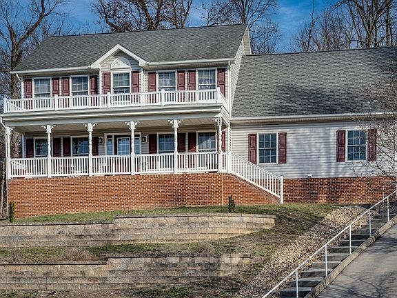 2nd image of 1841 Manor Dr