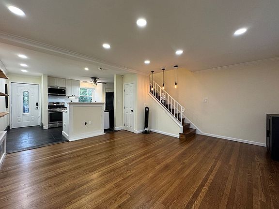 5th image of 216 Aspen St Unit A