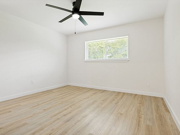 5th image of 109 Sunset Dr